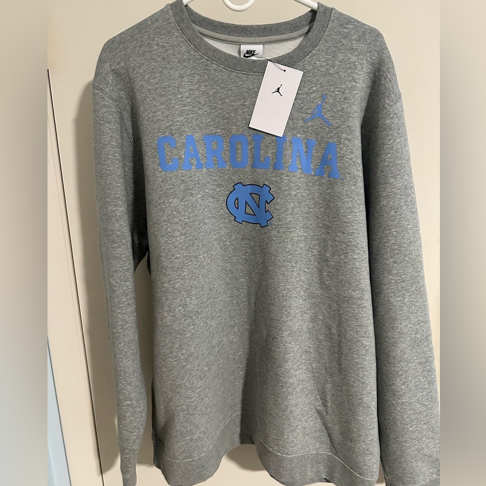 Jordan Men’s North Carolina Tar Heels Crew Neck Fleece Sweatshirt